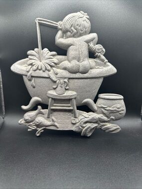 VINTAGE 1970s BATHROOM WALL CAST METAL PLAQUE DETAILED BOY FISHING IN BATH TUB